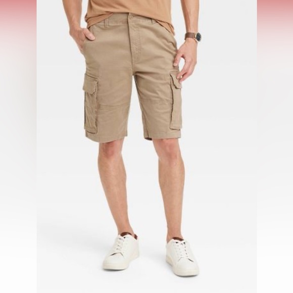 Men’s Goodfellow 11” Regular Fit Cargo Shorts Tan - Picture 1 of 3